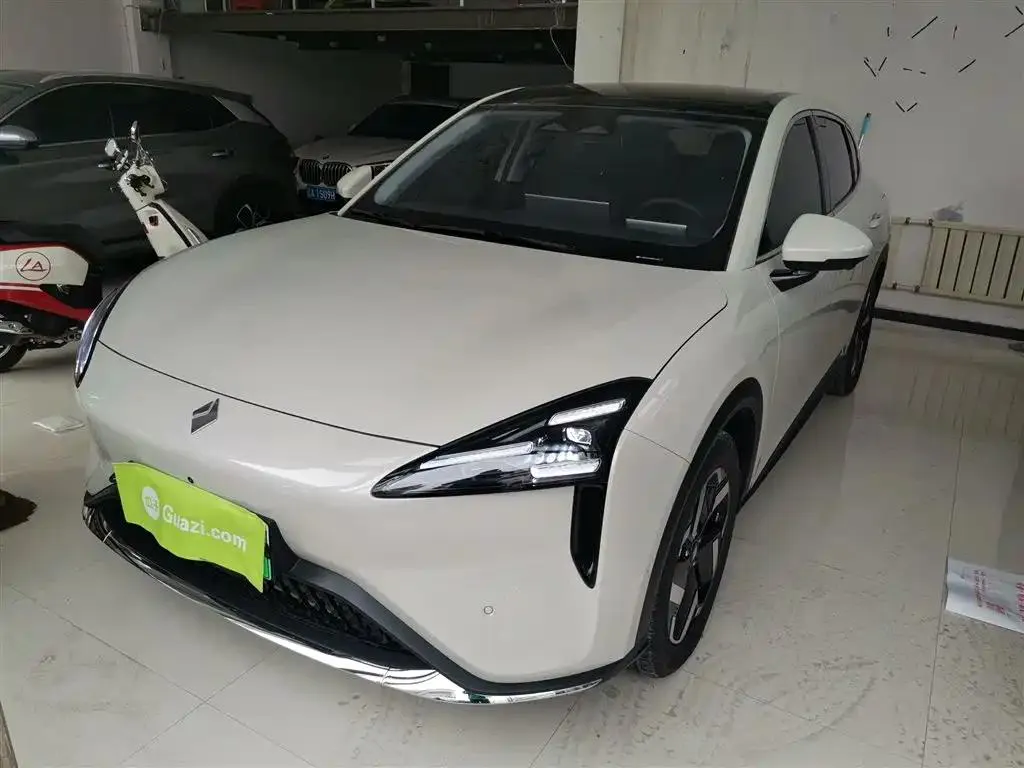 Baojun Baojun Yunhai — White