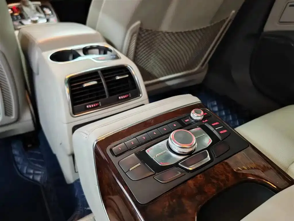 Audi A6L A6L 2012 35 FSI Luxury — Voir la photo 4
