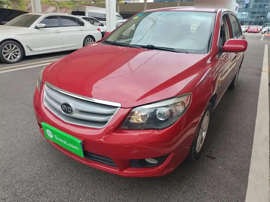 BYD BYD L3 — Красный