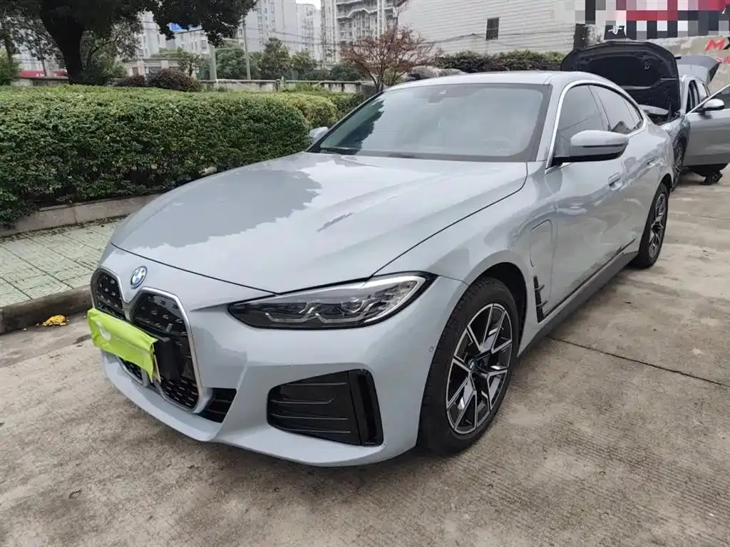 BMW BMW i4 — Silver / Gray