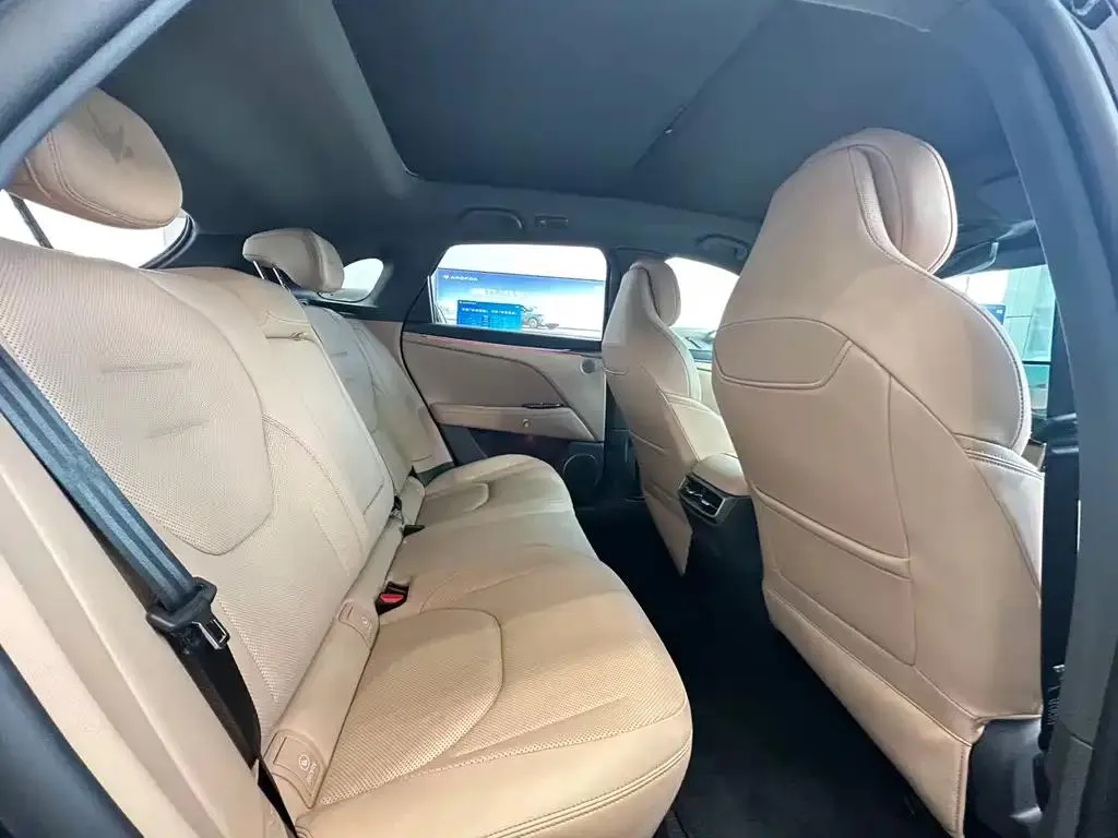 Arcfox ARCFOX αT5 Jihu Alphard T5 2025 630 Sport Edition — View photo 6
