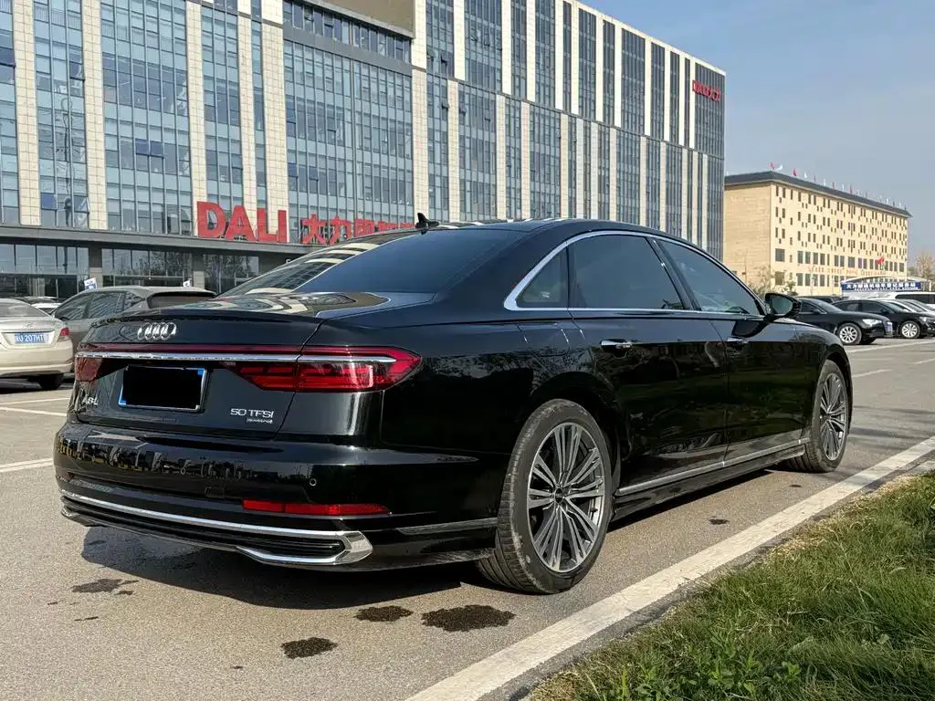 Audi A8 A8 2023 A8L 45 TFSI quattro Luxury Edition — Ver foto 4