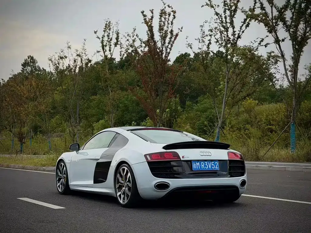 Audi R8 R8 2010 5.2 FSI quattro — Voir la photo 2