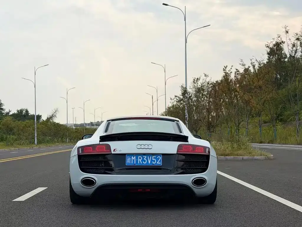 Audi R8 R8 2010 5.2 FSI quattro — Voir la photo 3