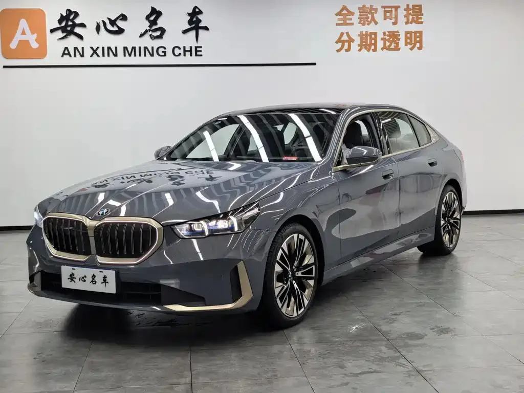 BMW BMW 5 Series — أزرق