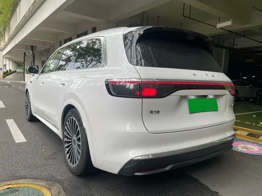 AITO M8 Wenjie M8 2025 Extended Range Max Edition 37kWh 5-Seater — Voir la photo 4