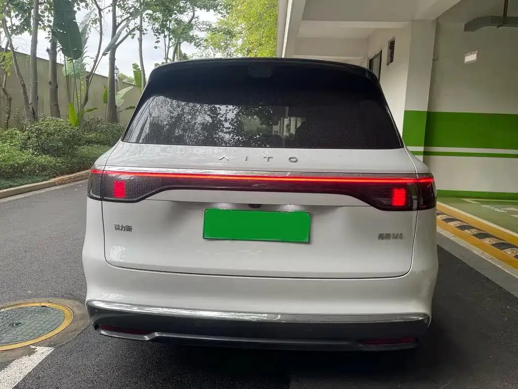 AITO M8 Wenjie M8 2025 Extended Range Max Edition 37kWh 5-Seater — Voir la photo 5