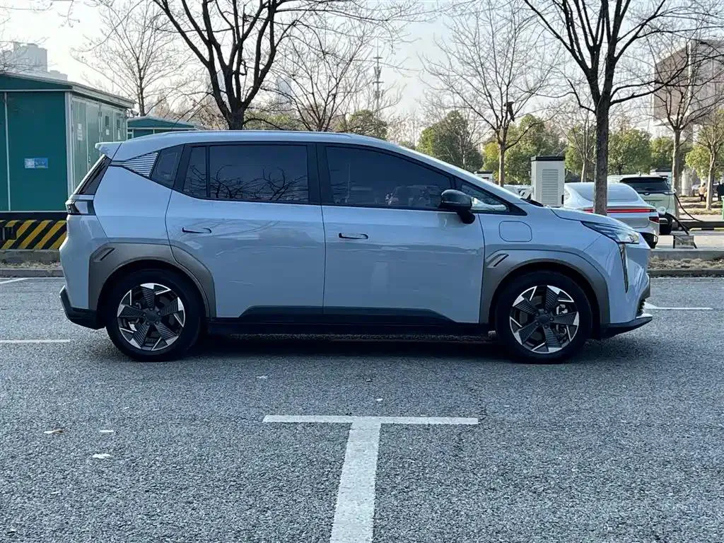 Aion AION Y Y 2022 70 Smart Edition Ternary Lithium — Ver foto 4