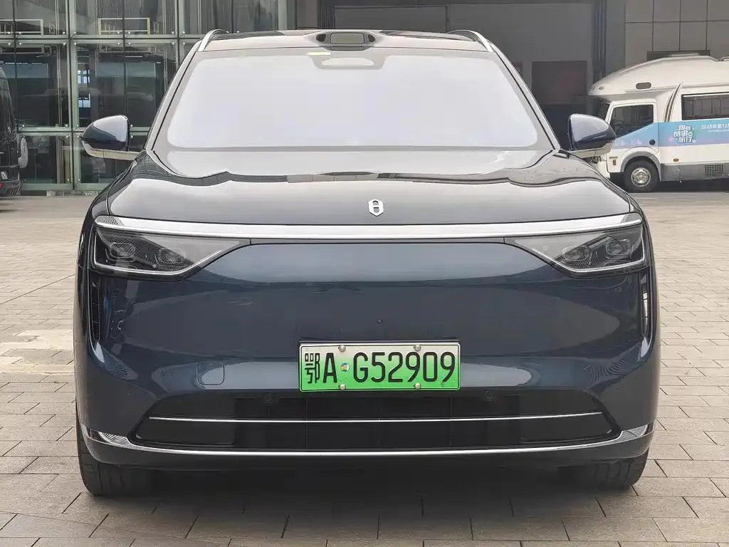 AITO M8 Wenjie M8 2025 Range Extended Max+ Version 53.4kWh 5-Seater — View photo 2