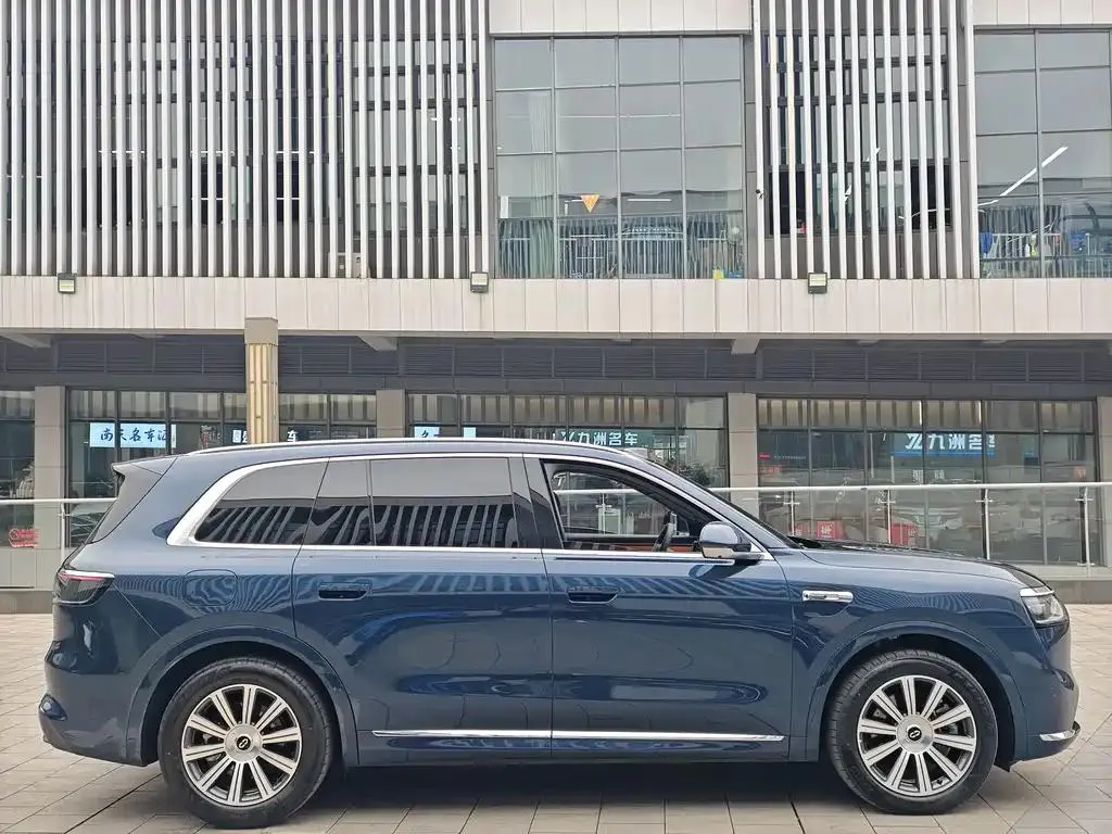 AITO M8 Wenjie M8 2025 Range Extended Max+ Version 53.4kWh 5-Seater — View photo 4