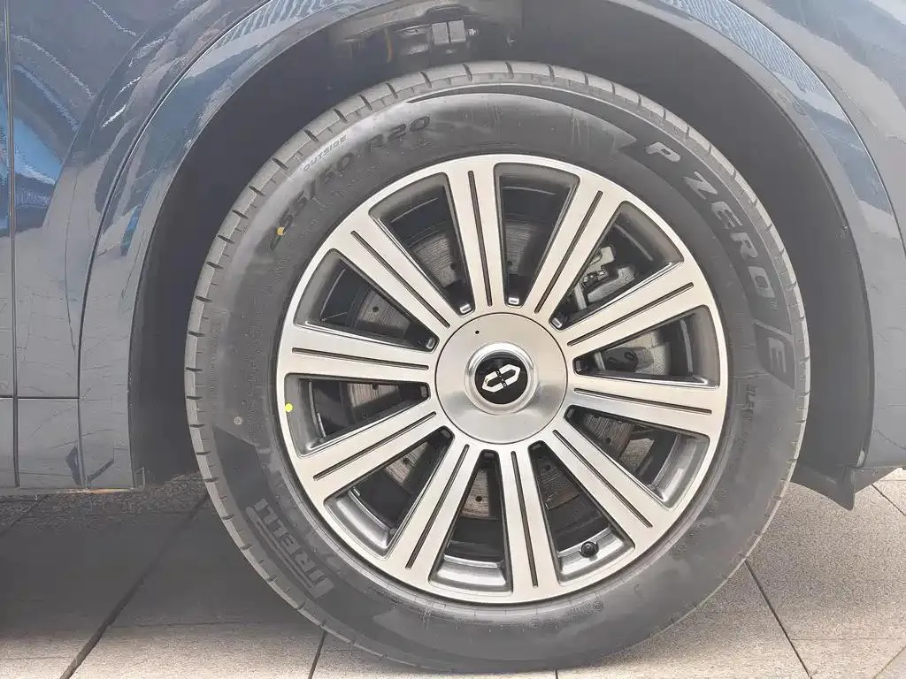 AITO M8 Wenjie M8 2025 Range Extended Max+ Version 53.4kWh 5-Seater — View photo 5