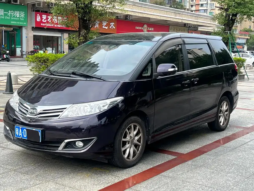 BYD M6 M6 2015 2.4L Automatic Premium Edition — photo 1