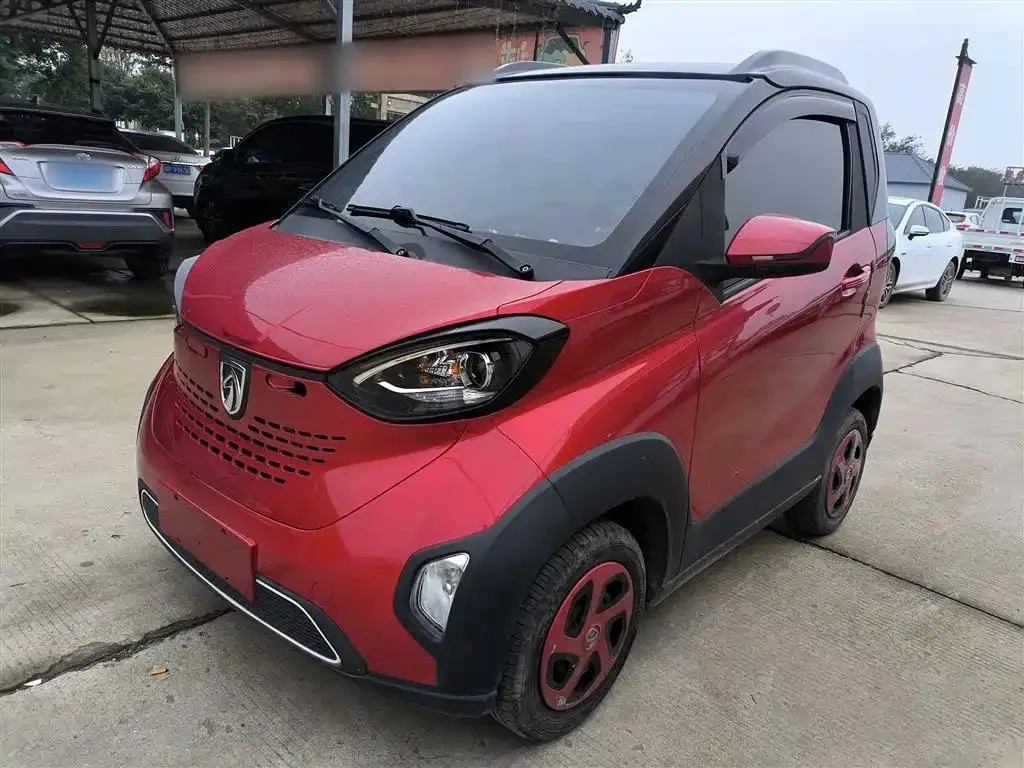 Baojun Baojun E100 — أحمر