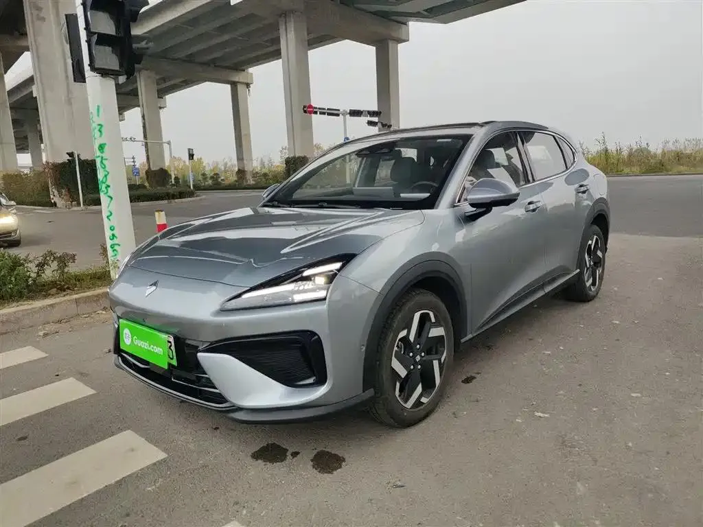 Baojun Baojun Yunhai — Silver / Gray