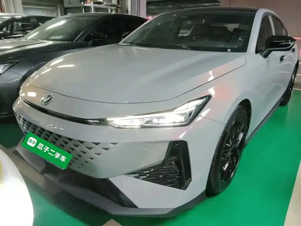 Changan UNI-V UNI-V 2024 1.5T Smart Pilot Edition — photo 1