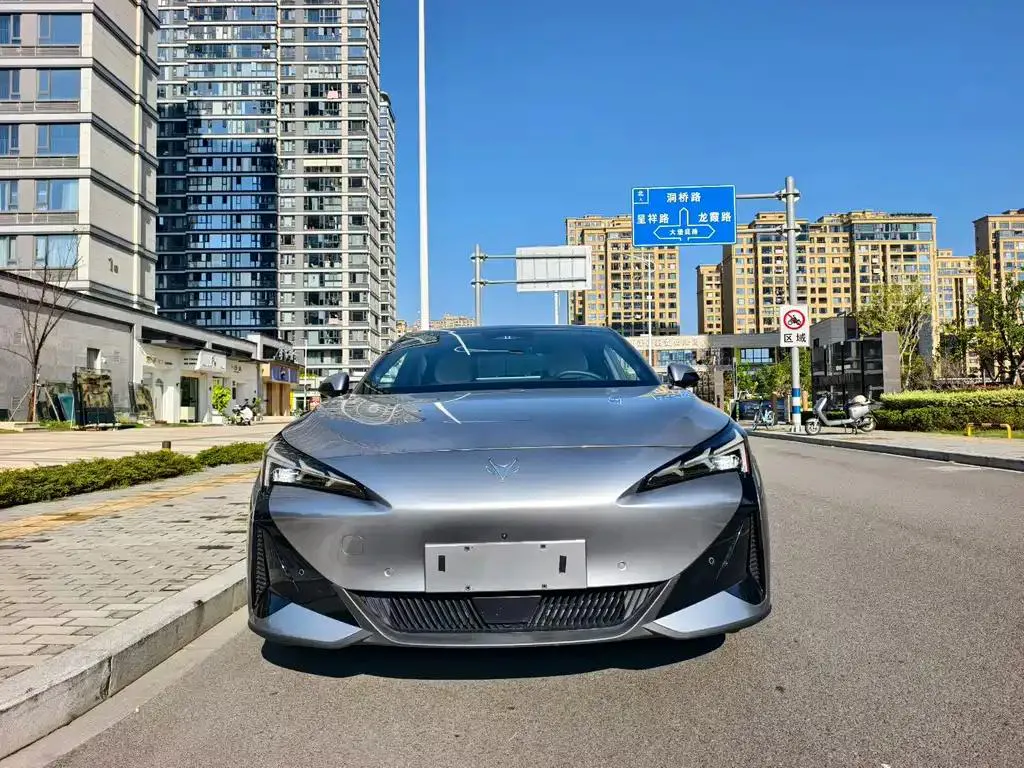 Arcfox Arcfox ARCFOX αS5 — Silver / Gray