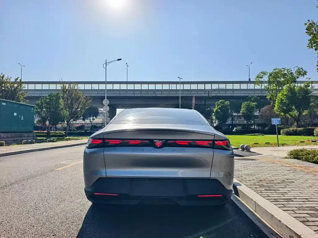 Arcfox ARCFOX αS5 Jihu Alphard S5 2025 Model 560PRO 185kW — Voir la photo 5
