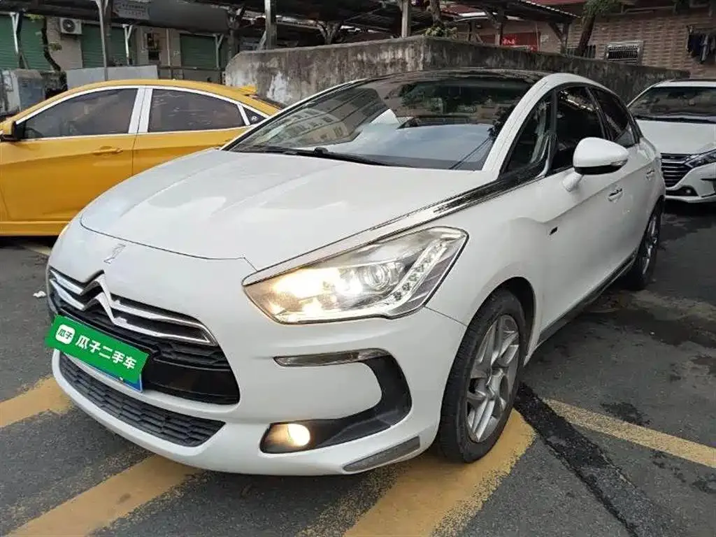 DS DS 5 — Blanco
