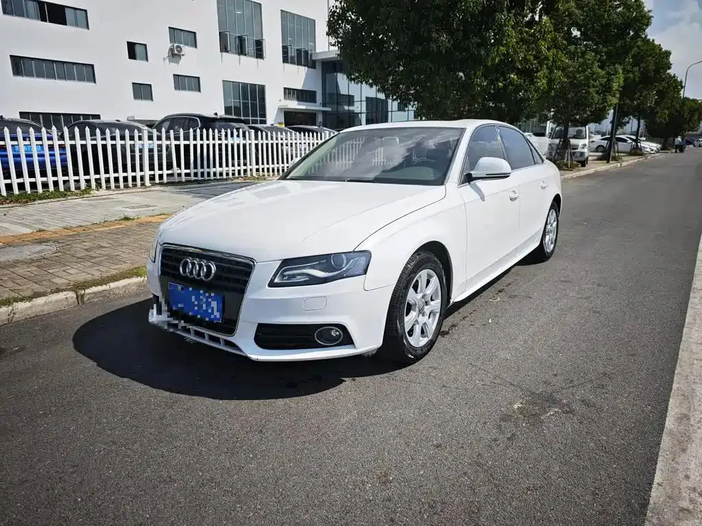 Audi A4L A4L 2012 2.0 TFSI Automatic Technology Edition — photo 1