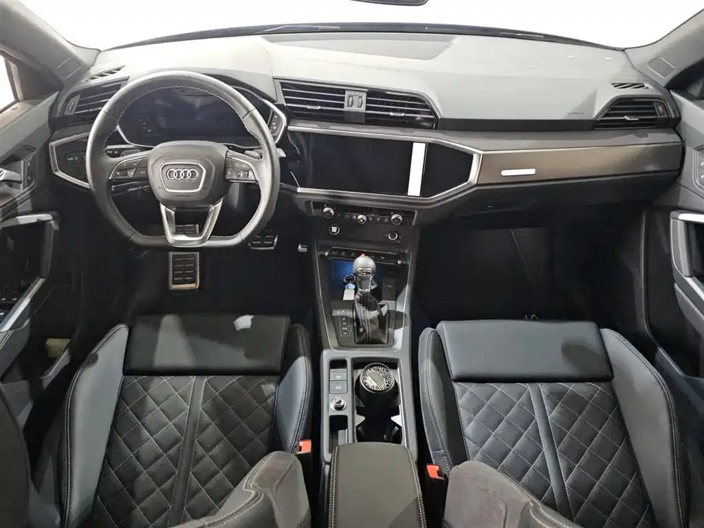 Audi Q3 Q3 2025 quattro 45th Anniversary Edition 40TFSI RS Package Sport Model — عرض الصورة 6