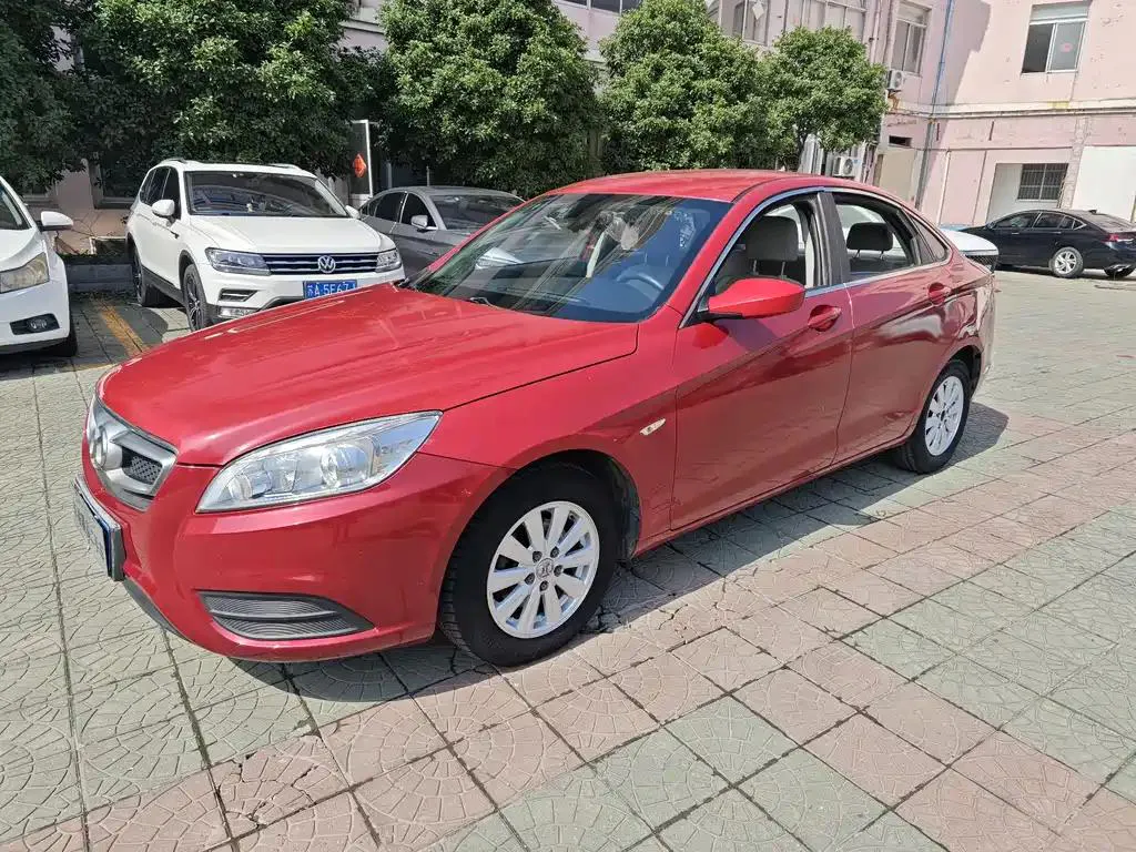 BAIC Motor Beijing Shenbao D50 2015 1.5L Manual Comfort Value Navigation Edition — photo 1