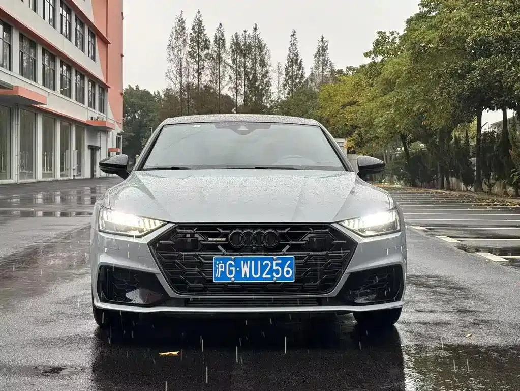 Audi A7L A7L 2024 55 TFSI quattro RS package racing version — View photo 2