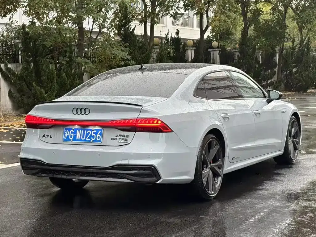 Audi A7L A7L 2024 55 TFSI quattro RS package racing version — View photo 4