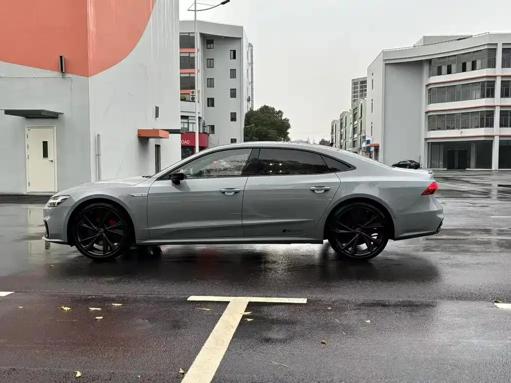 Audi A7L A7L 2024 55 TFSI quattro RS package racing version — View photo 5