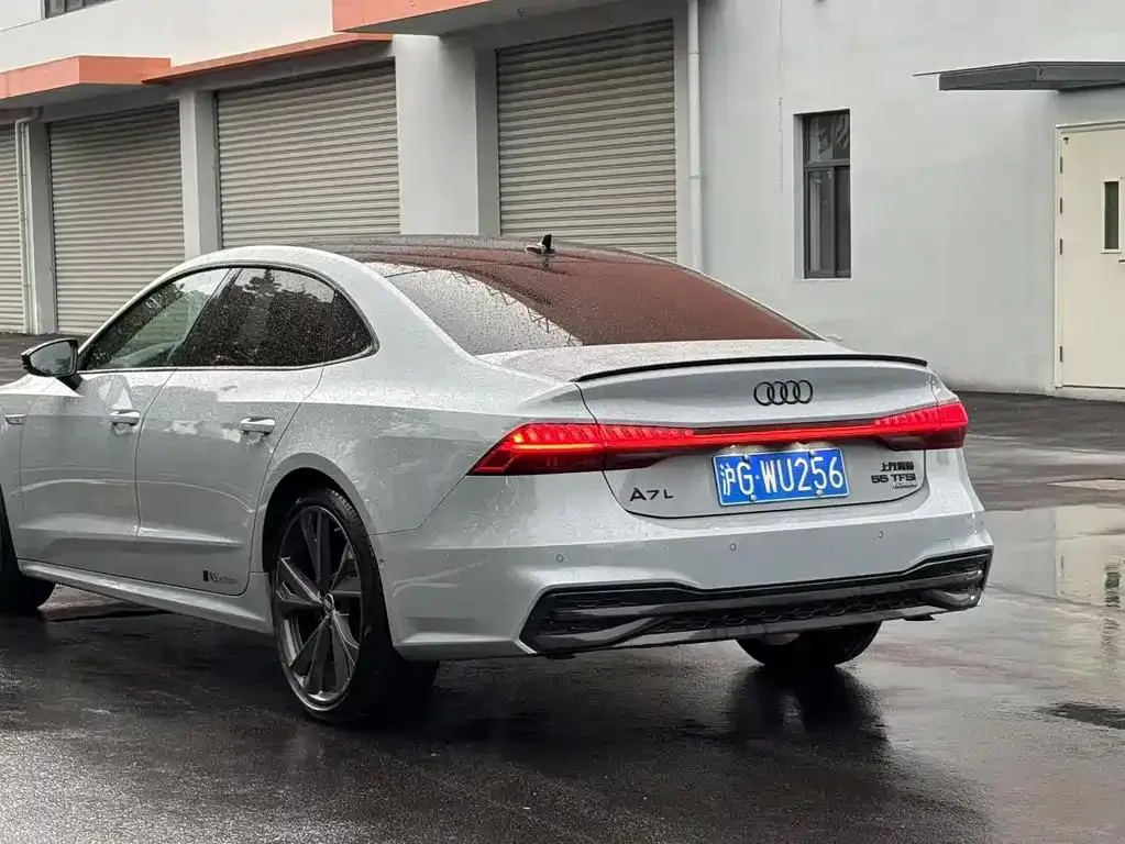 Audi A7L A7L 2024 55 TFSI quattro RS package racing version — View photo 6
