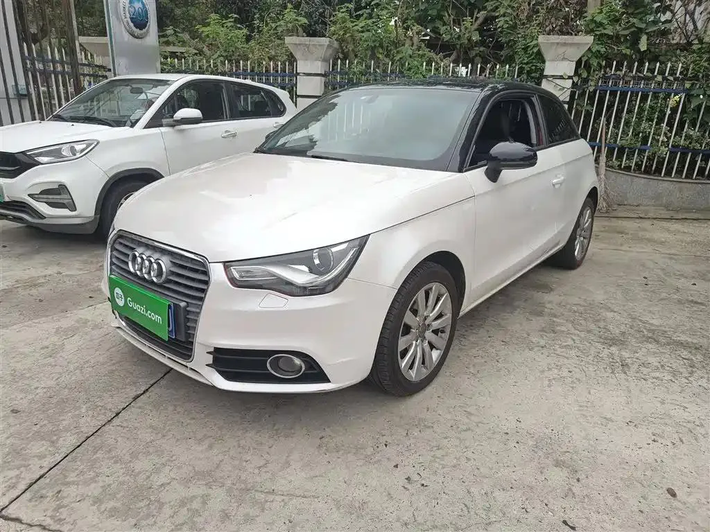 Audi A1 A1 2014 30 TFSI Comfort Edition — Voir la photo 2