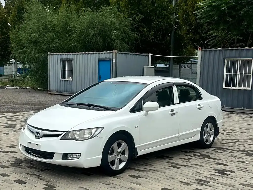 CIIMO CIIMO Honda Ciimo — أبيض