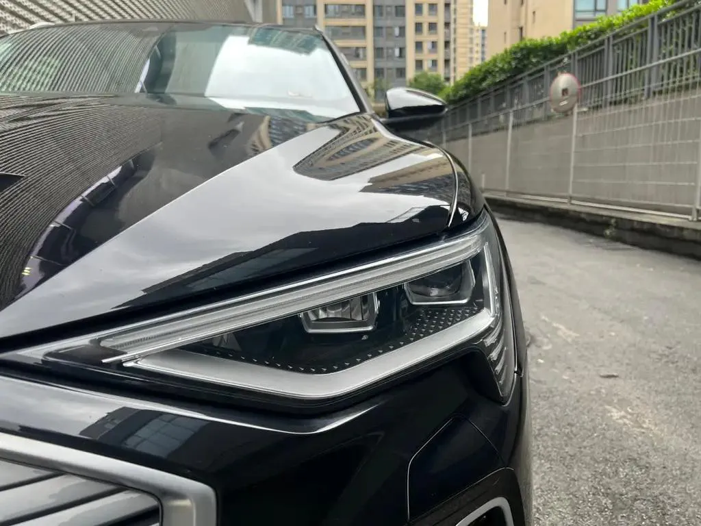 Audi e-tron e-tron 2021 50 quattro Luxury — Voir la photo 4