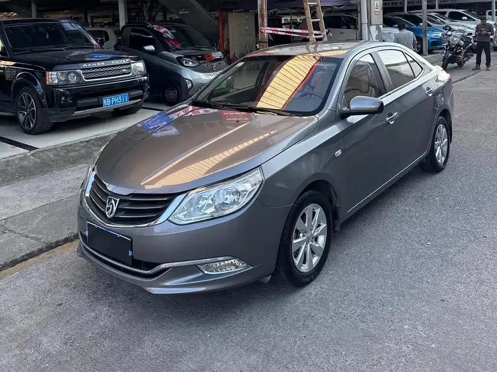 Baojun Baojun 630 — Argenté / Gris