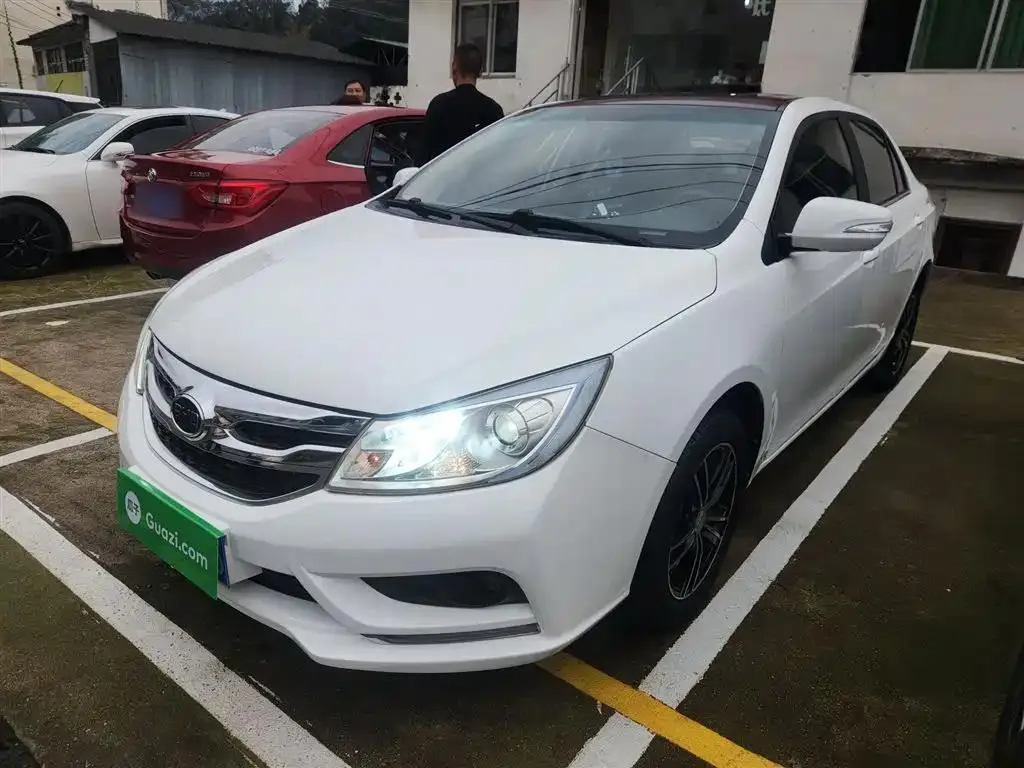 BYD BYD SuRui — Blanc
