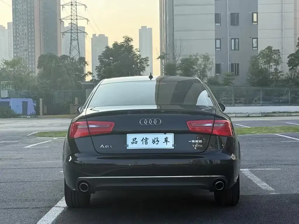 Audi A6L A6L 2012 TFSI Manual Basic Model — Voir la photo 5