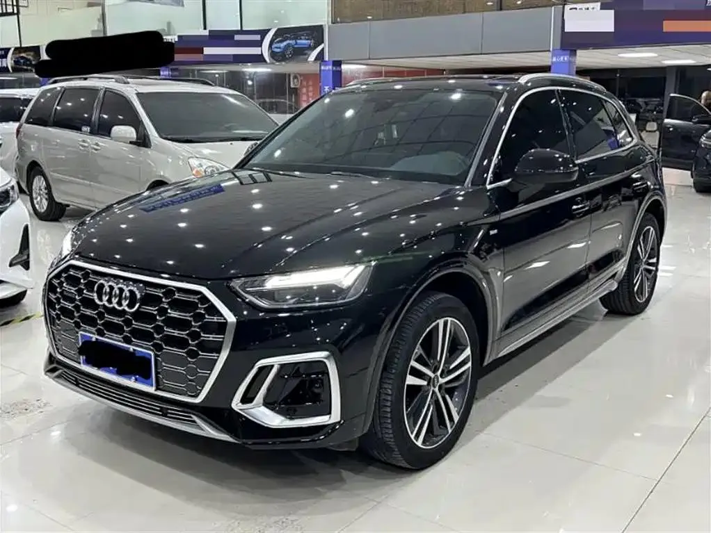 Audi Audi Q5L — Black