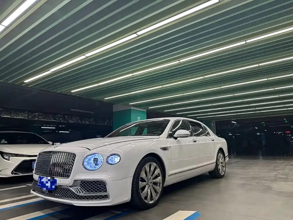 Bentley Bentley Flying Spur — أسود
