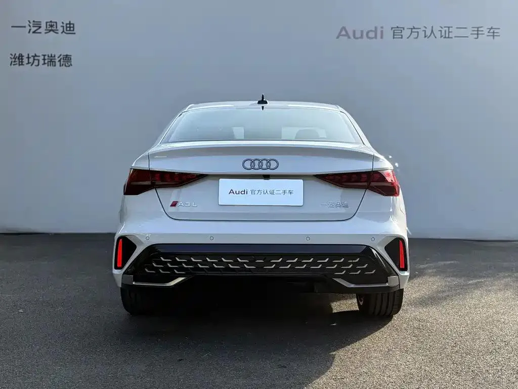 Audi A3 A3 2025 A3L Limousine 35TFSI Flying Spur Premium Edition — Voir la photo 5