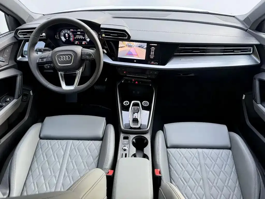 Audi A3 A3 2025 A3L Limousine 35TFSI Flying Spur Premium Edition — Voir la photo 6