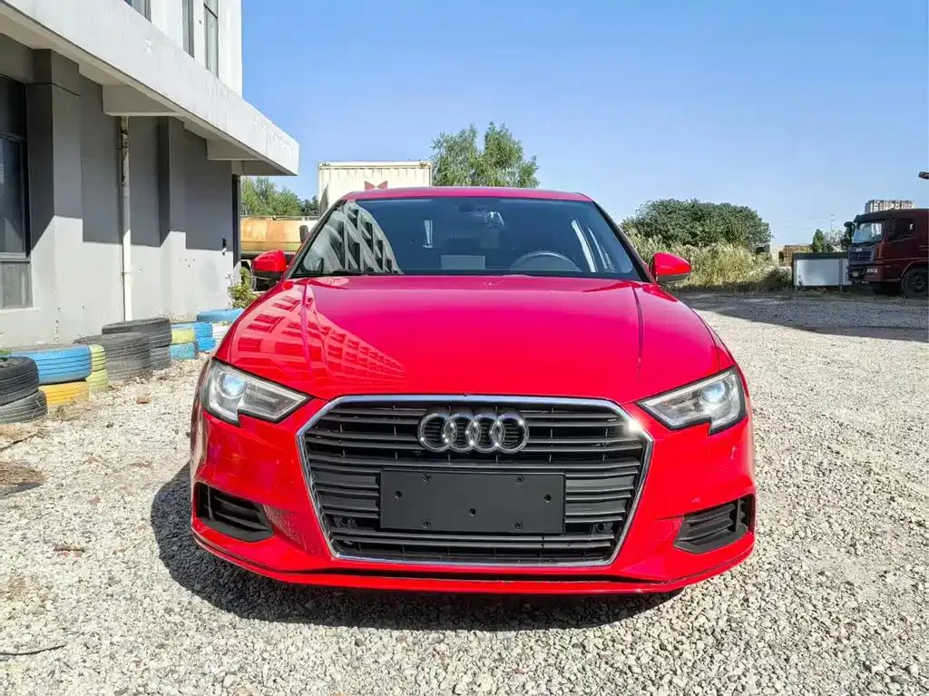 Audi A3 A3 2017 Limousine 35 TFSI Progressive — Voir la photo 2