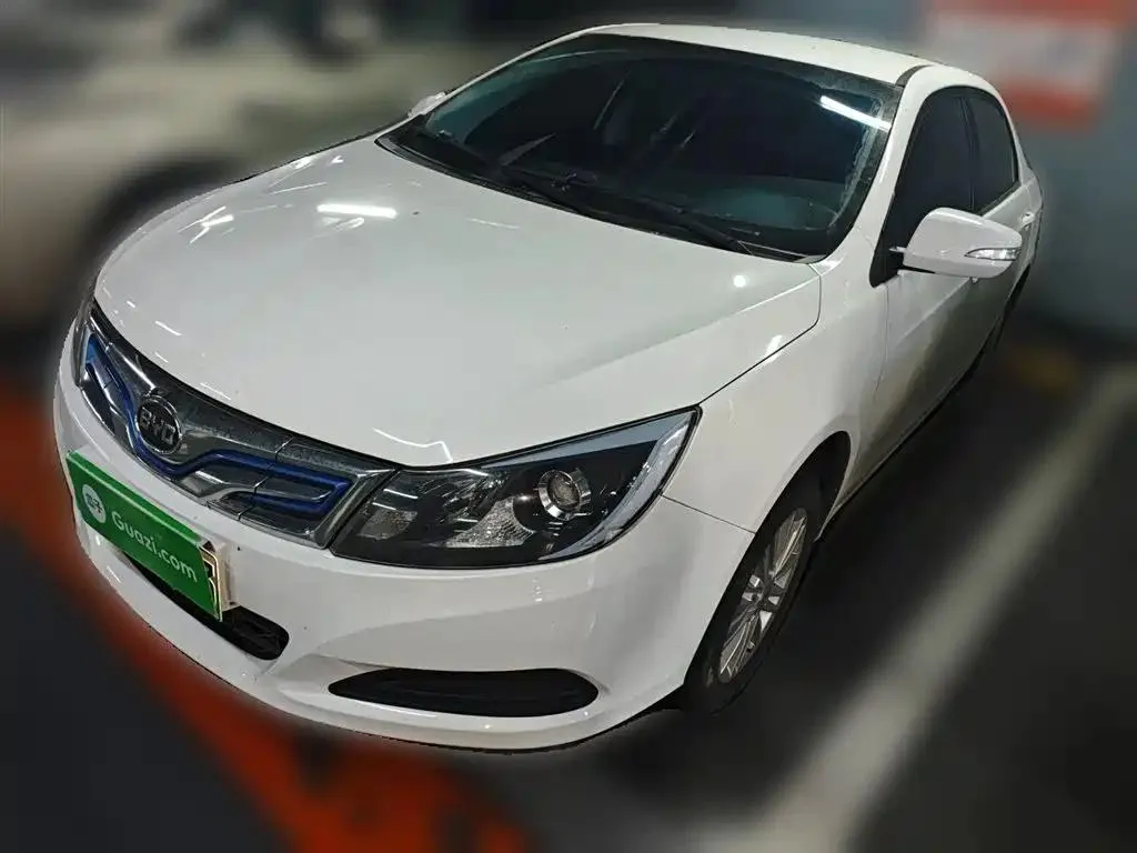 BYD BYD e5 — أبيض