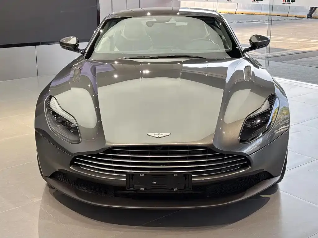 Aston Martin DB11 Martin DB11 2019 4.0T V8 Coupe — View photo 2
