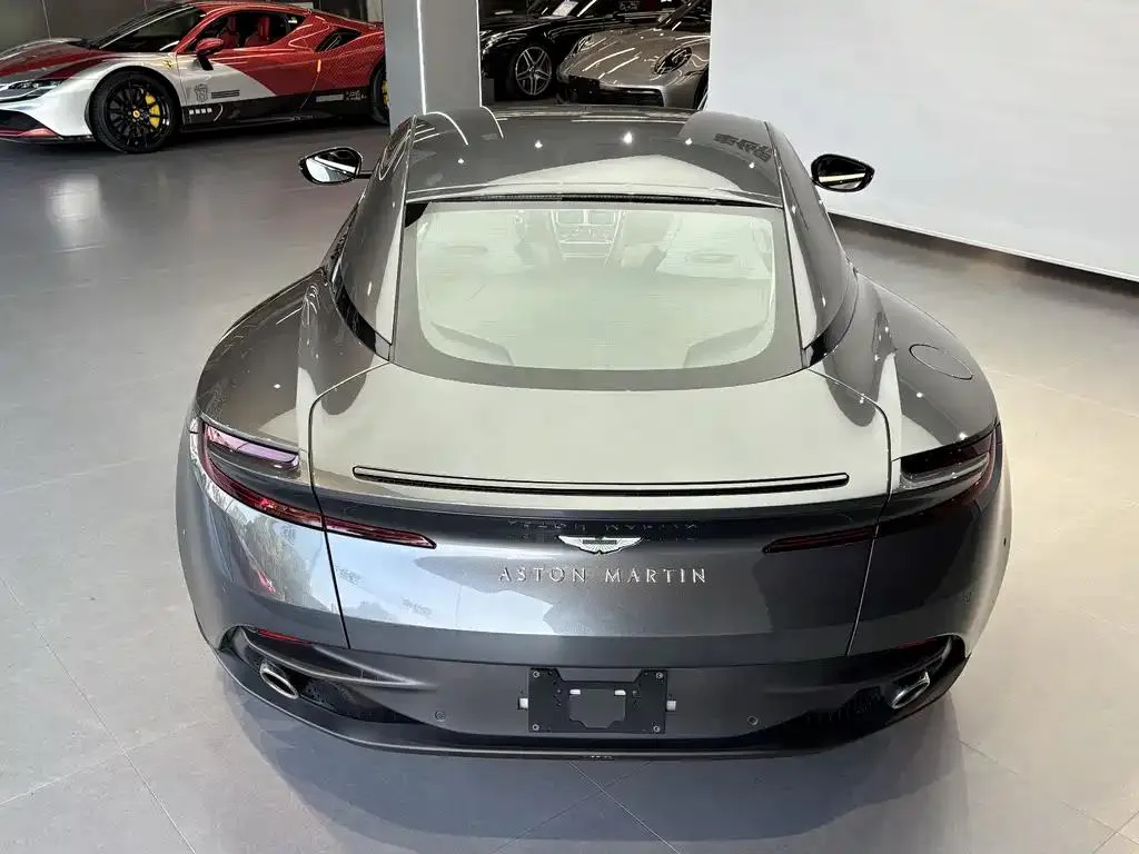 Aston Martin DB11 Martin DB11 2019 4.0T V8 Coupe — View photo 3
