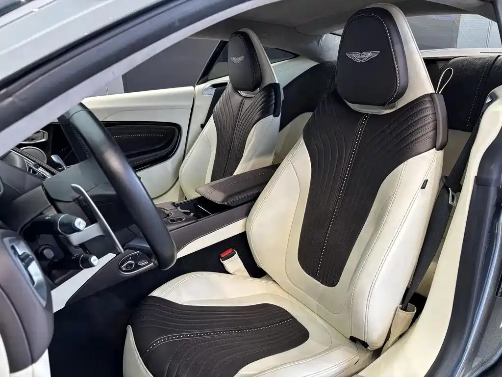 Aston Martin DB11 Martin DB11 2019 4.0T V8 Coupe — View photo 4