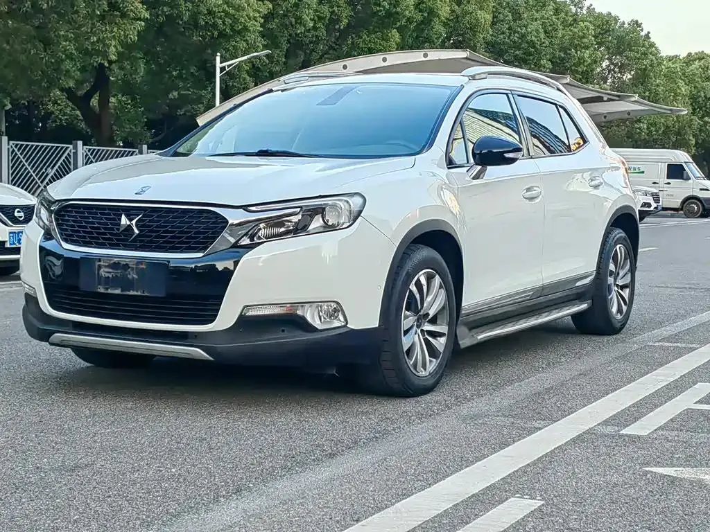 DS DS 6 — White