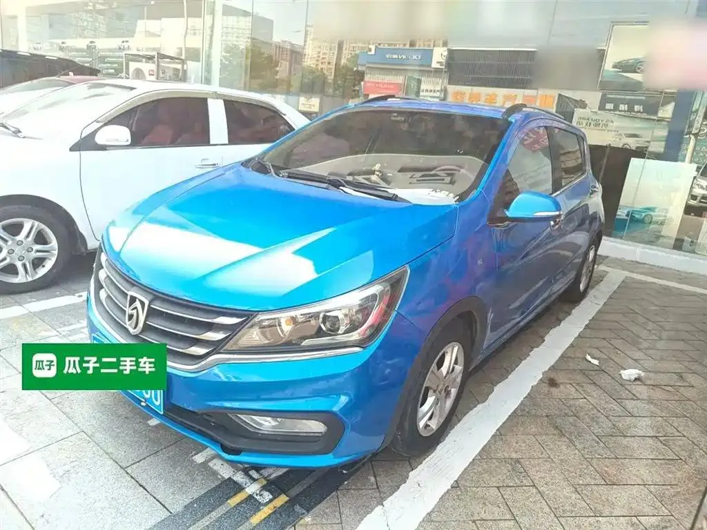 Baojun 310 310 2017 1.5L Manual Luxury Edition — photo 1