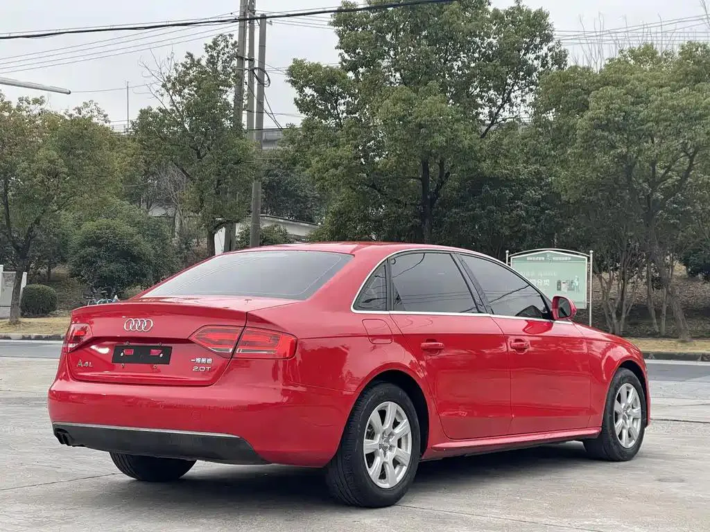 Audi A4L A4L 2010 2.0 TFSI Luxury — Voir la photo 4