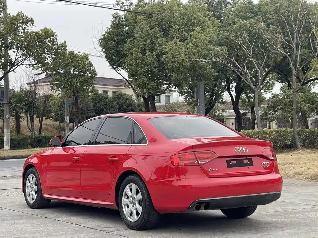 Audi A4L A4L 2010 2.0 TFSI Luxury — Voir la photo 5