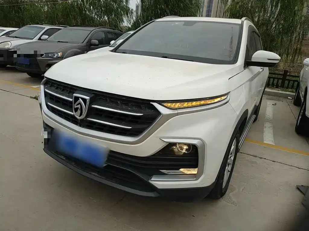 Baojun 530 530 2019 1.5T Manual Luxury 7-seater National V — photo 1