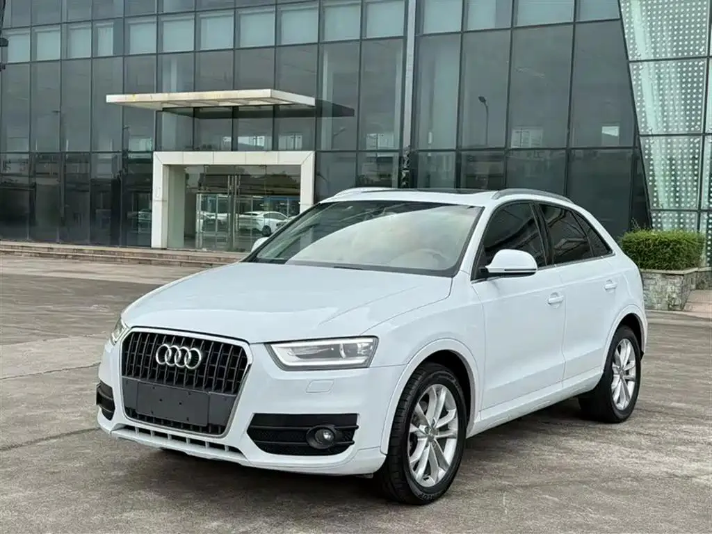 Audi Q3 Q3 2016 30 TFSI Collector's Edition Comfort Edition — photo 1